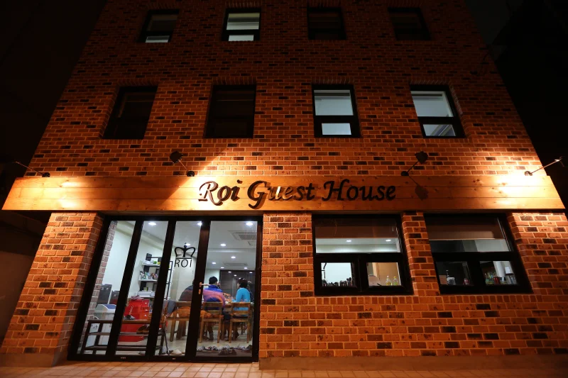 Roi House  (2/12)