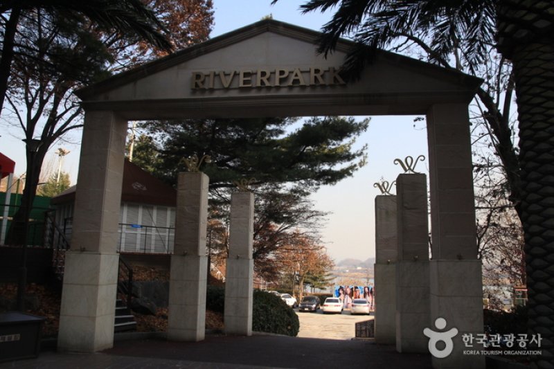 Sheraton Walkerhill Riverpark  (1/5)