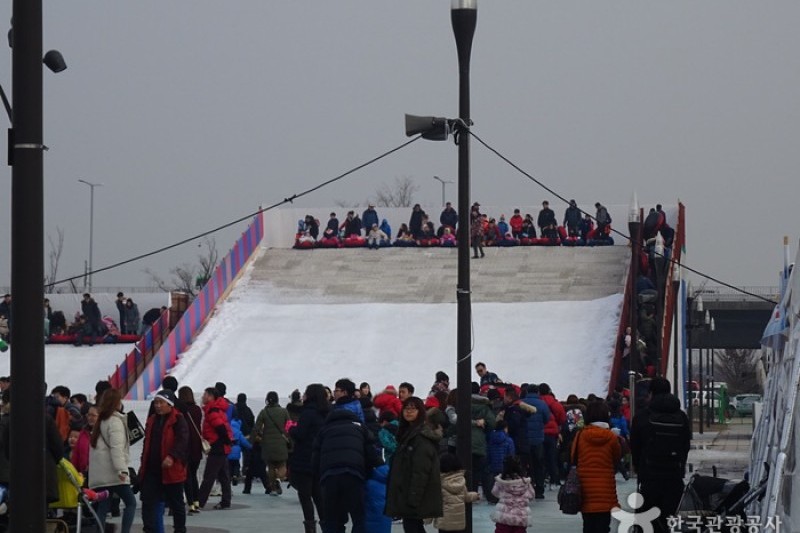 Yeouido Hangang Park Sledding Hill  (3/5)