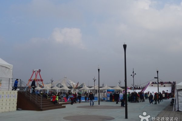 Yeouido Hangang Park Sledding Hill