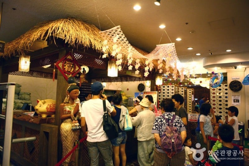 Yongsan Dragon Hill Spa - Getting the Star Treatment: a Massage at a Jjimjilbang(Korean Spa) (3/30)