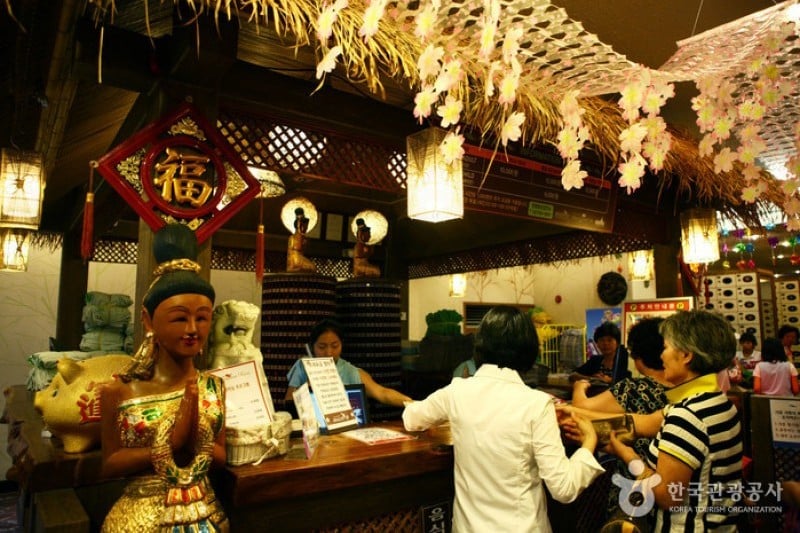 Yongsan Dragon Hill Spa - Getting the Star Treatment: a Massage at a Jjimjilbang(Korean Spa) (6/30)