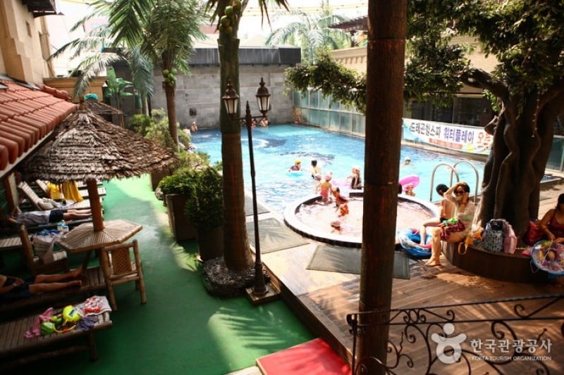 Yongsan Dragon Hill Spa - Getting the Star Treatment: a Massage at a Jjimjilbang(Korean Spa) (11/30)