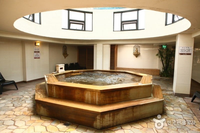 Yongsan Dragon Hill Spa - Getting the Star Treatment: a Massage at a Jjimjilbang(Korean Spa) (14/30)