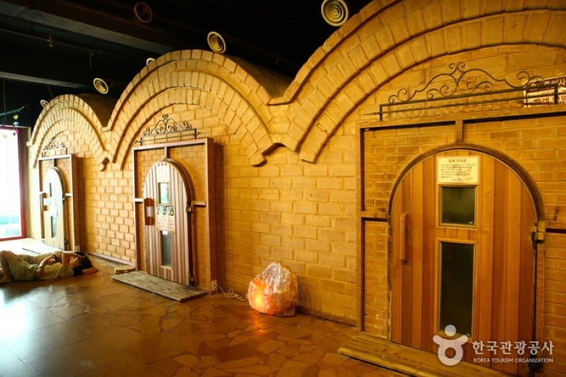 Yongsan Dragon Hill Spa - Getting the Star Treatment: a Massage at a Jjimjilbang(Korean Spa) (24/30)