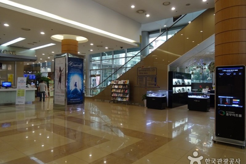 Chungmu Art Hall  (2/4)