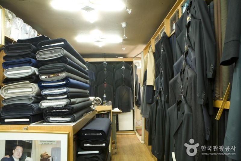 Hilton Tailor  (4/11)