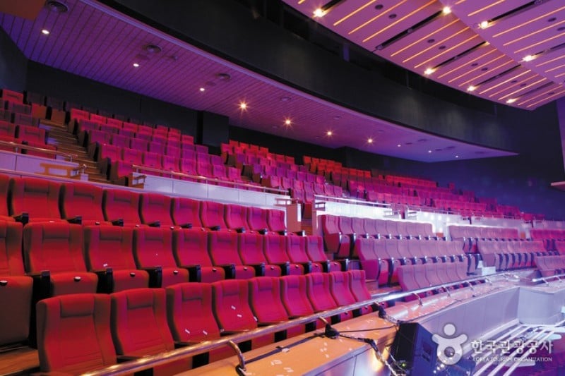 Korea Electric Power Corporation Art Center  (1/3)