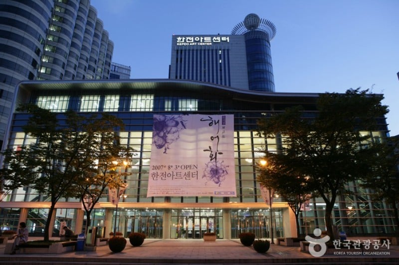 Korea Electric Power Corporation Art Center  (2/3)