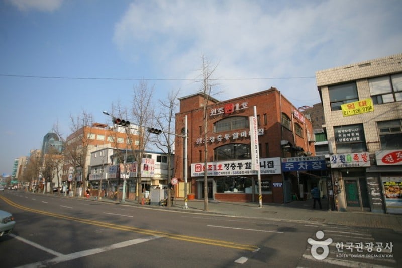 Jangchung-dong Jokbal Street  (2/6)