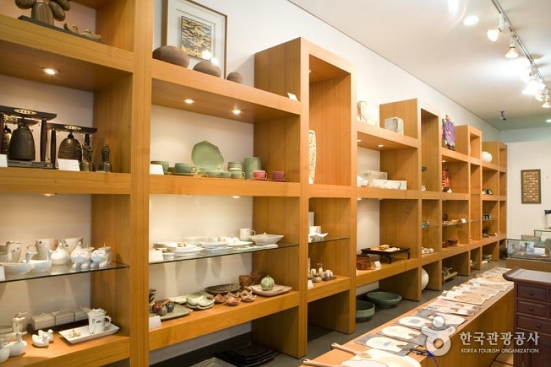 Korean Craft Promotion Foundation  (3/13)