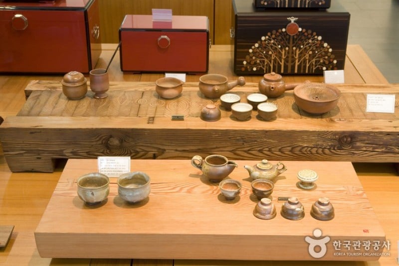 Korean Craft Promotion Foundation  (4/13)