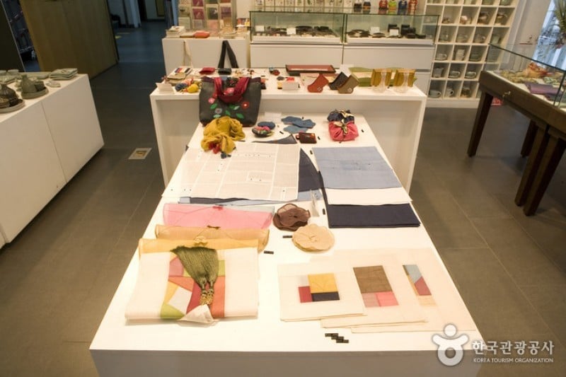 Korean Craft Promotion Foundation  (5/13)