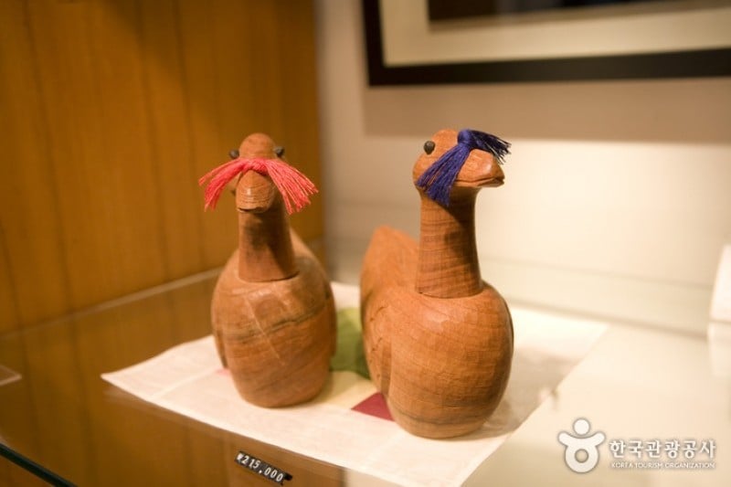 Korean Craft Promotion Foundation  (8/13)
