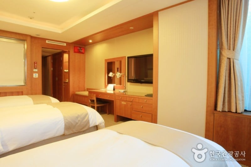 Pacific Hotel  (17/18)
