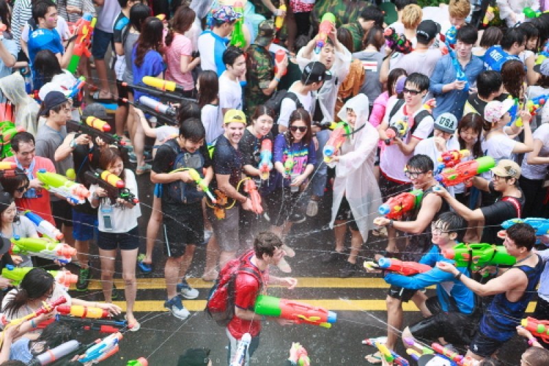Water Gun Fight Festival   (2/23)