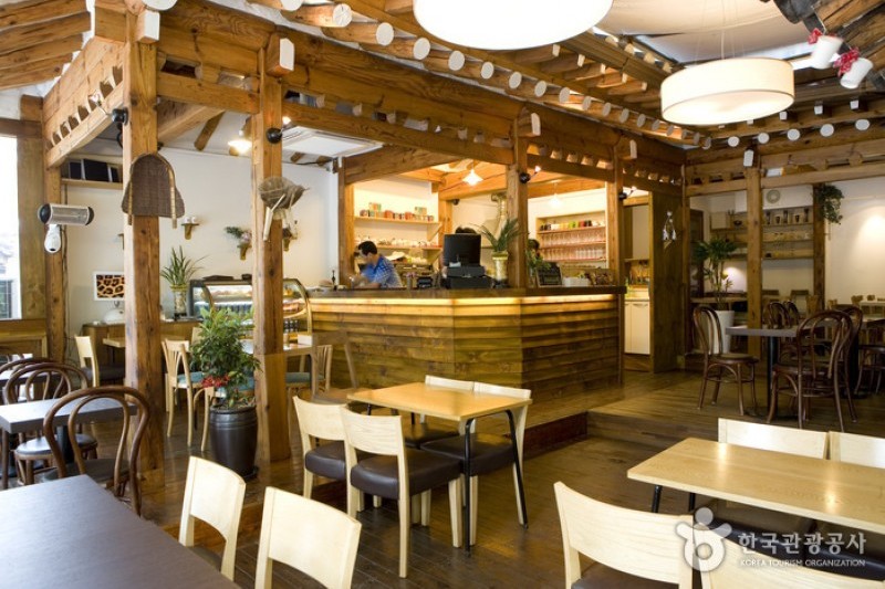 Café Moon  (3/29)