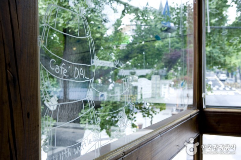 Café Moon  (8/29)