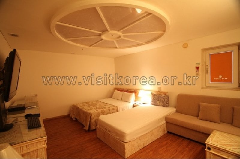 Hotel Star - Goodstay  (2/16)