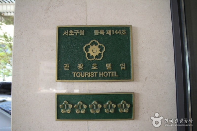 Riverside Hotel  (2/28)
