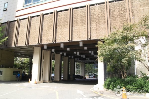 Riverside Hotel