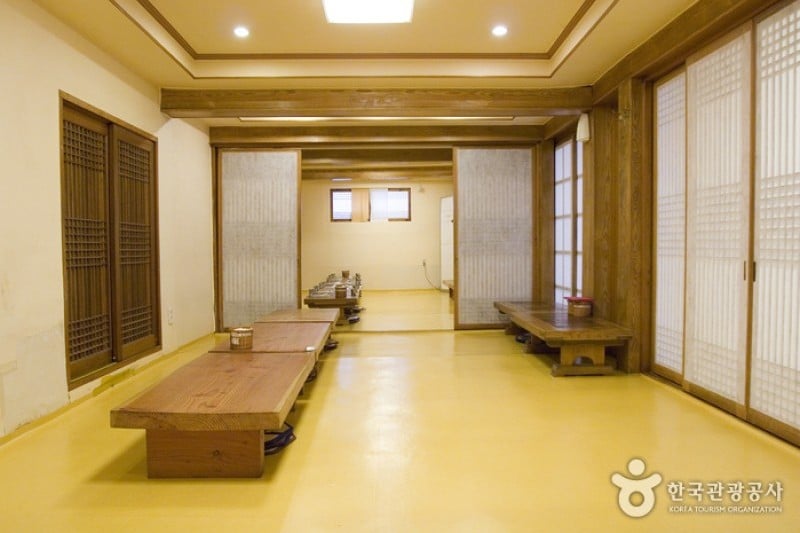 Jirisan Restaurant  (3/5)