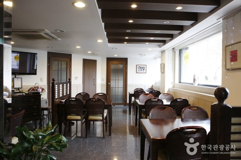 Gaeseong House  (1/4)
