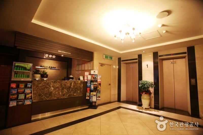 Nobless Hotel - Goodstay  (4/19)