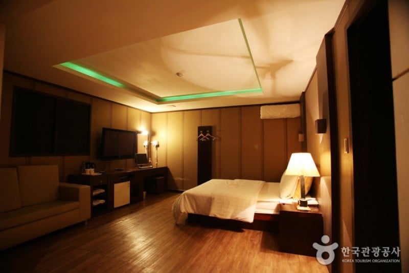 Nobless Hotel - Goodstay  (11/19)