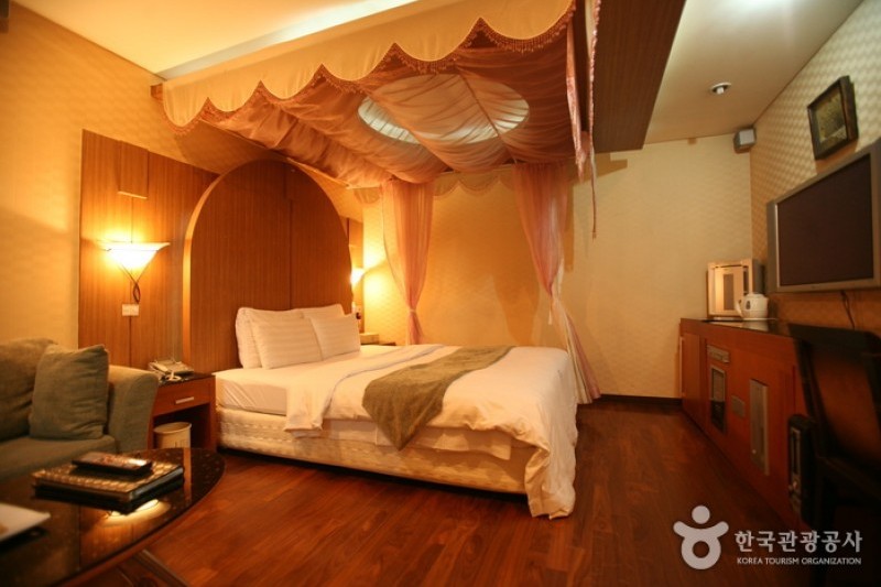 IMI Hotel - Goodstay  (4/18)
