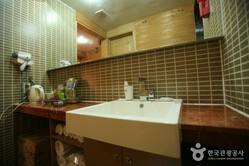IMI Hotel - Goodstay  (17/18)