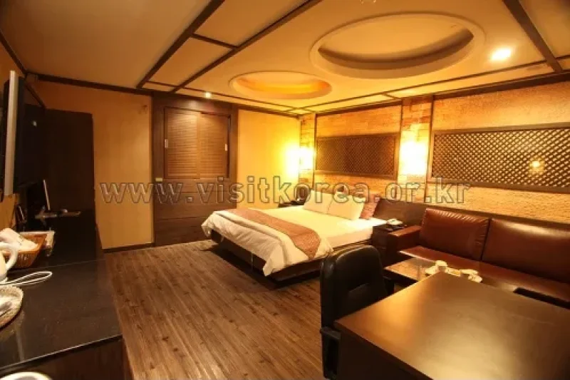 Valentine Hotel - Goodstay  (2/23)