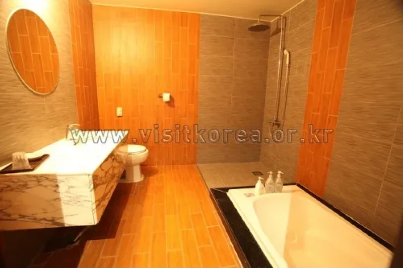 Valentine Hotel - Goodstay  (5/23)