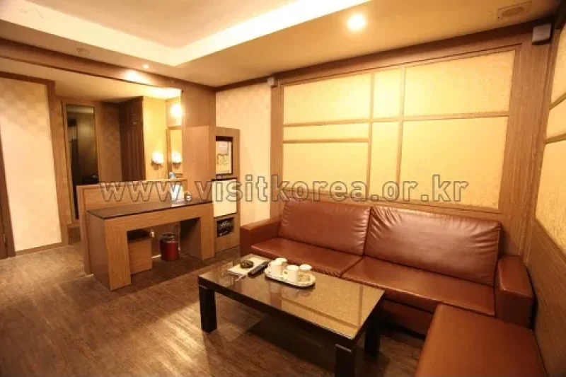 Valentine Hotel - Goodstay  (8/23)