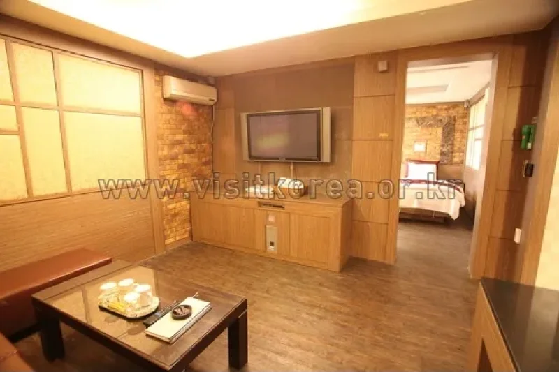 Valentine Hotel - Goodstay  (9/23)