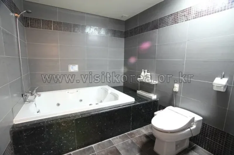 Valentine Hotel - Goodstay  (12/23)