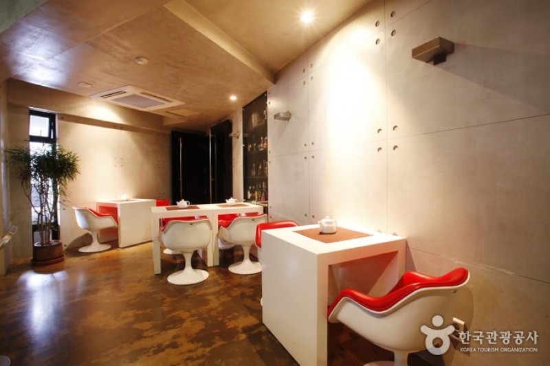 Tria Hotel  (4/17)