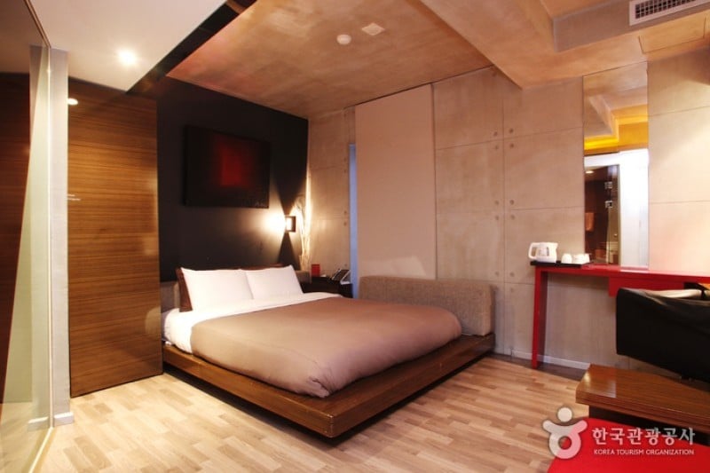 Tria Hotel  (5/17)