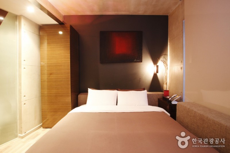 Tria Hotel  (6/17)