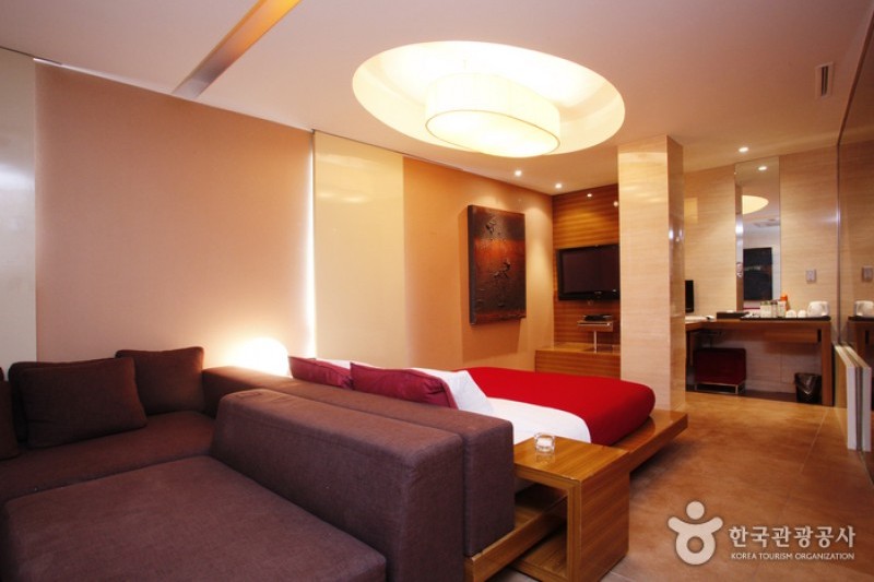 Tria Hotel  (10/17)