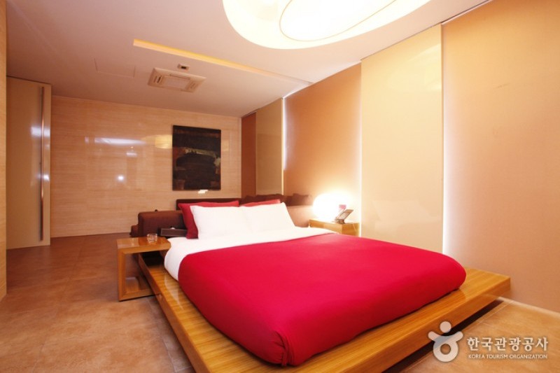 Tria Hotel  (12/17)