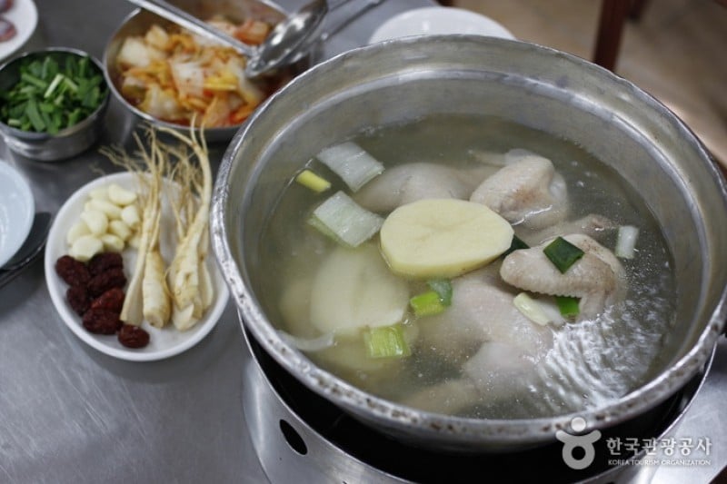 Myeongdong Dakhanmari(Original Chicken Restaurant)) (1/4)