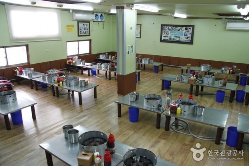 Myeongdong Dakhanmari(Original Chicken Restaurant)) (2/4)