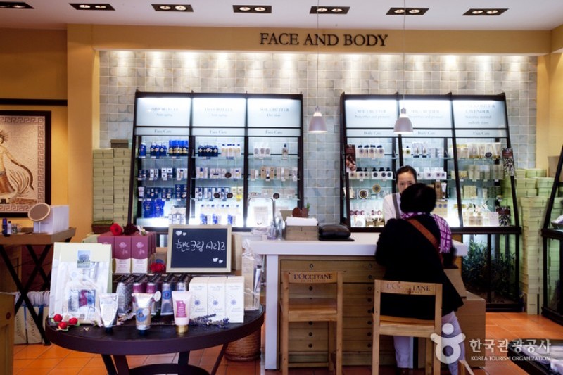 Loccitane  (2/10)