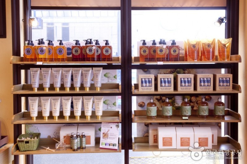 Loccitane  (4/10)
