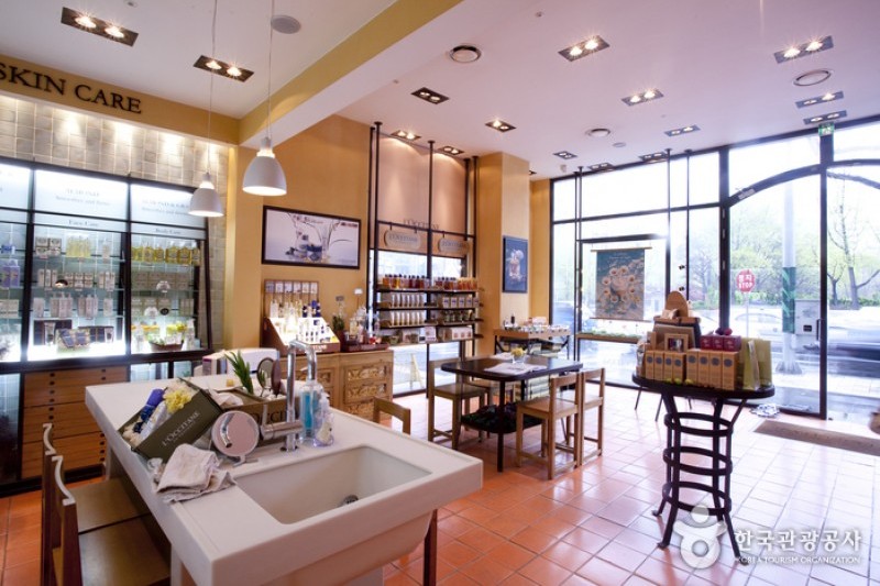 Loccitane  (5/10)