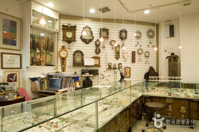 Itaewon Fashion Ilbeonga  (1/16)