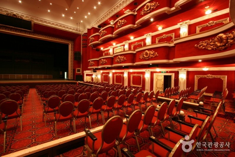 Universal Arts Center  (2/4)