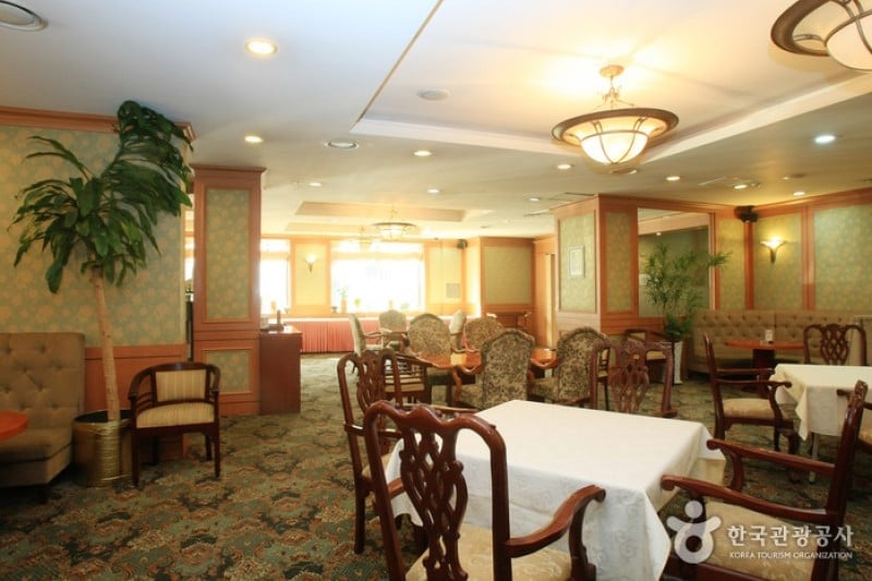 New Regent Hotel  (4/8)