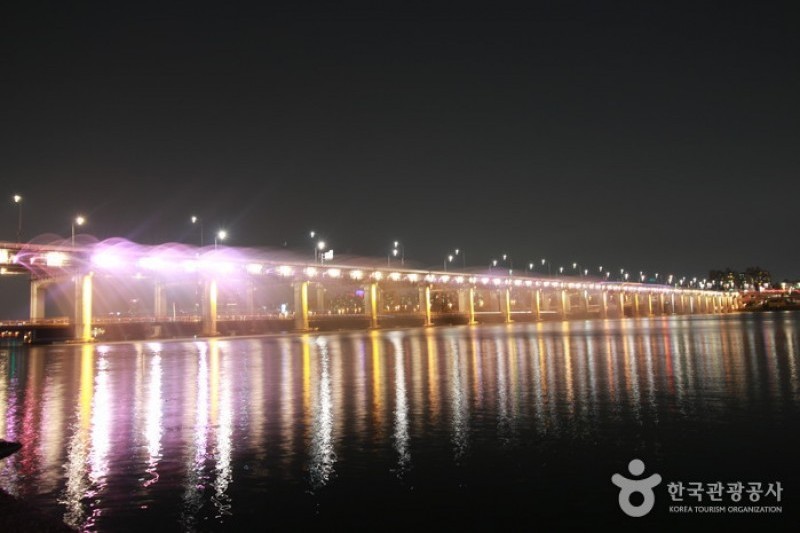 Banpo Bridge Rainbow Fountain  (2/11)